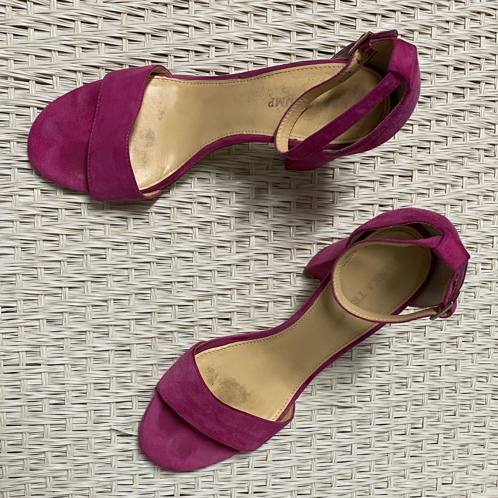 Ivanka Trump Fuchsia Heels - Picture 2 of 3